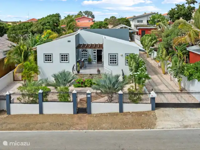 villa huren in Curaçao, Banda Ariba (oost), Cas Grandi – Villa CuraOase Voorkant huis