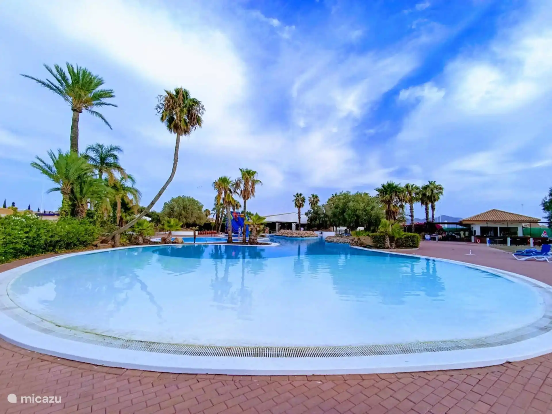 Piscine commune au Club