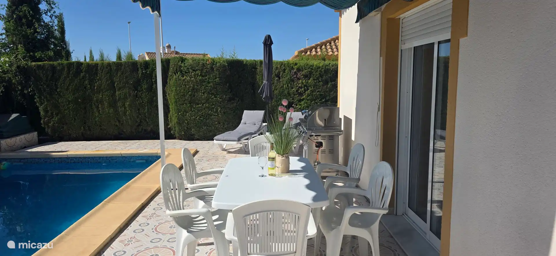 Table de jardin pour 6