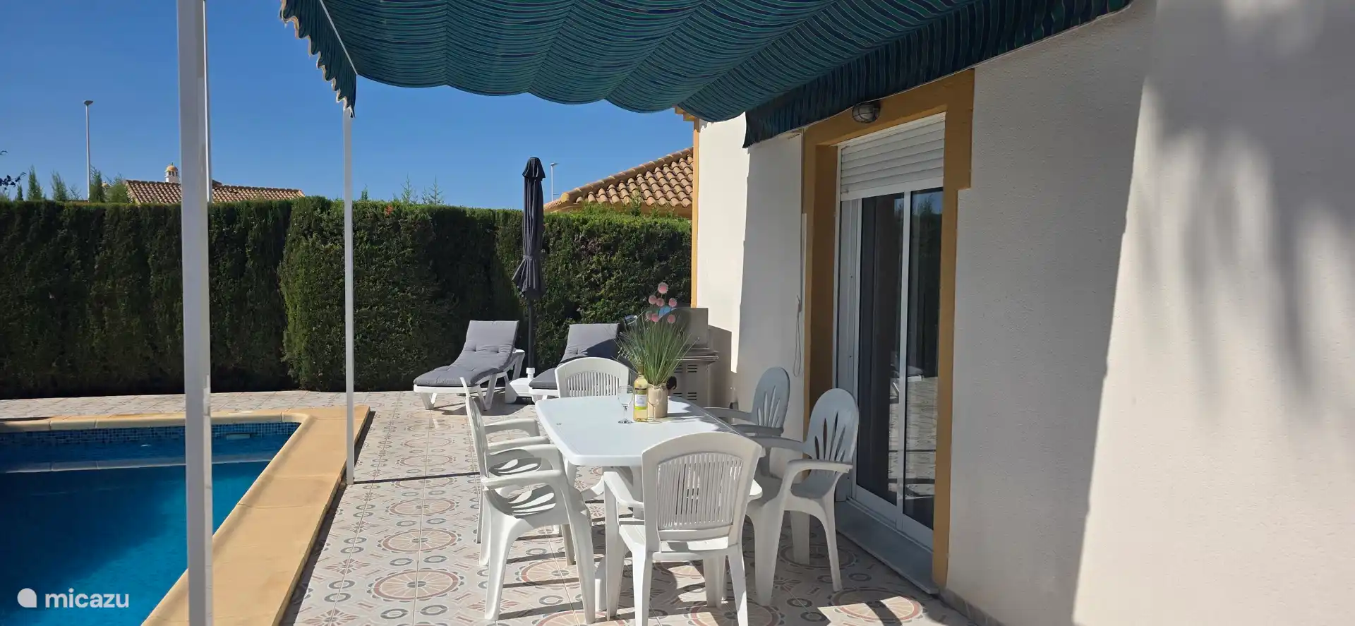 Table de jardin pour 6