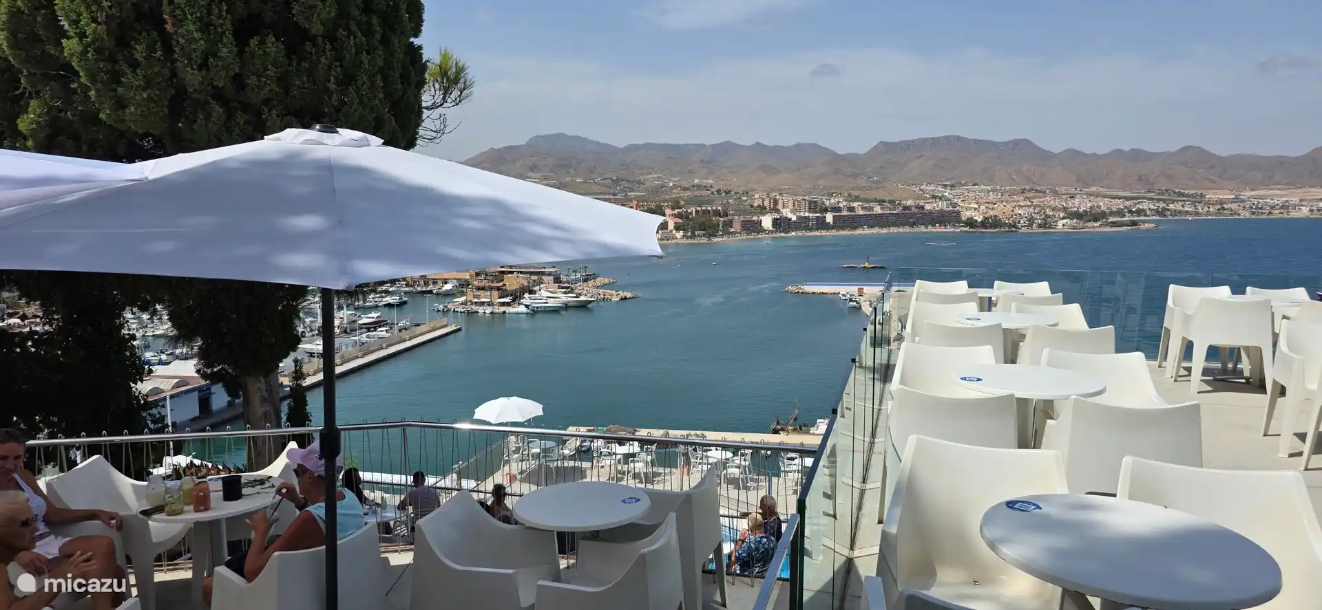 Vaut le détour, El Faro pour une belle vue sur la plage et le port de Puerto de Mazarron