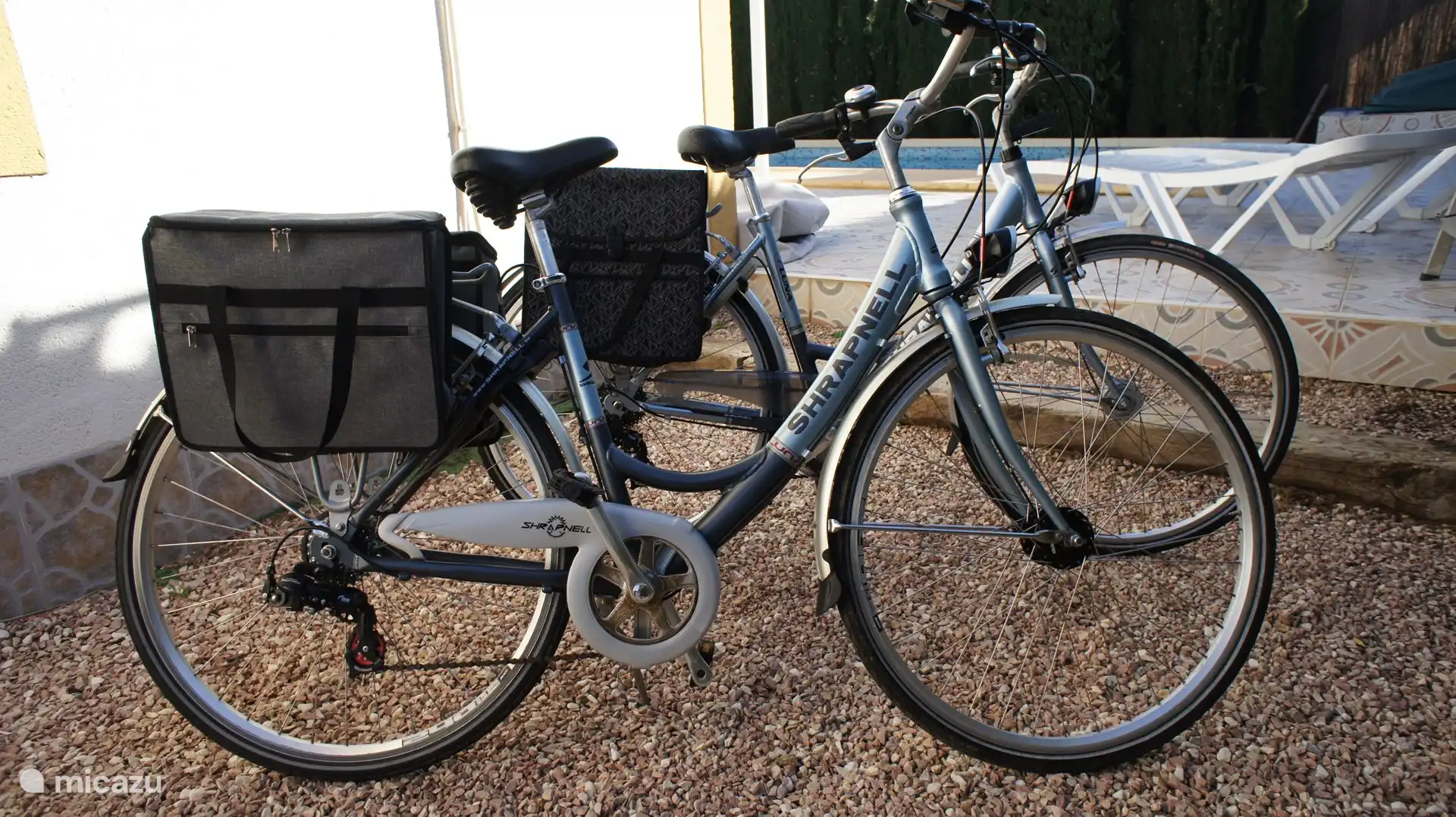 2 vélos avec sacoches peuvent être loués séparément