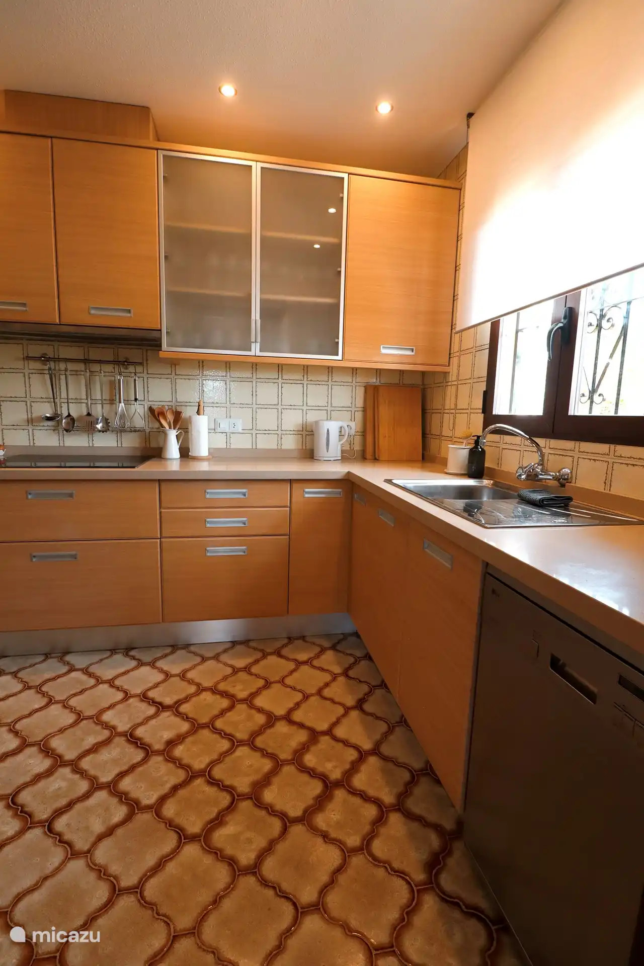 Die schöne geräumige Küche