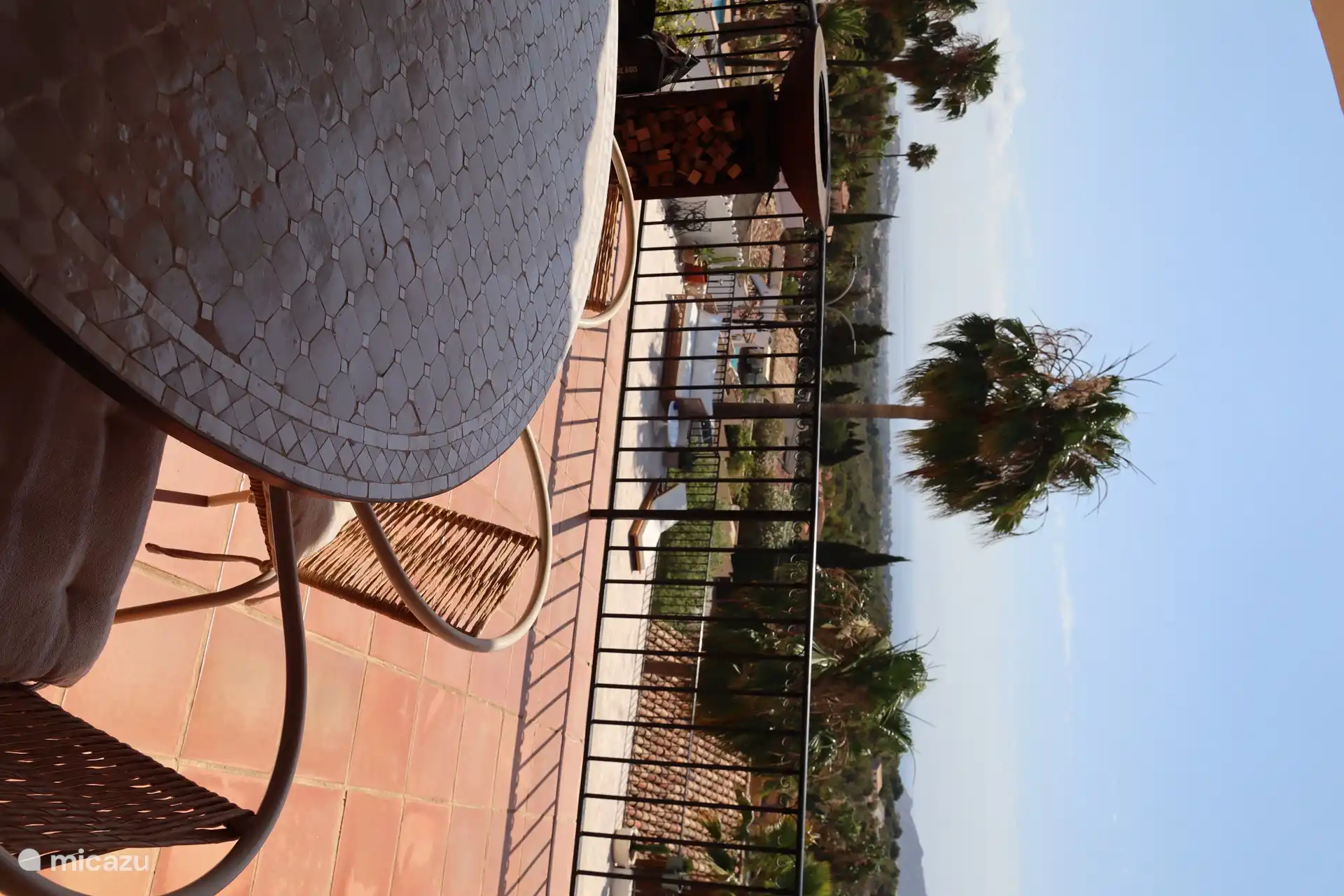 Terrasse im Obergeschoss mit Grill