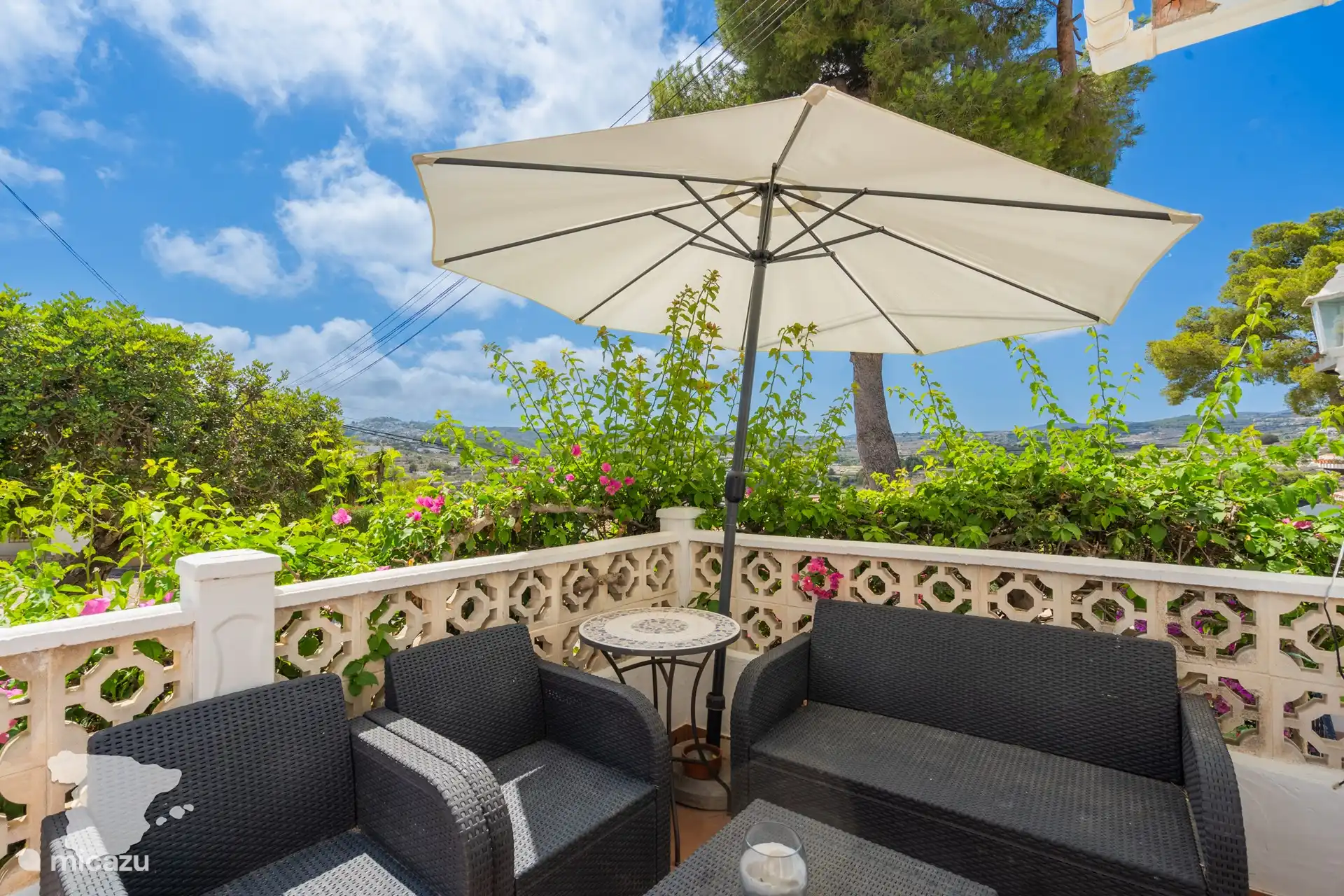 Terrasse de la salle à manger - avec barbecue et salon