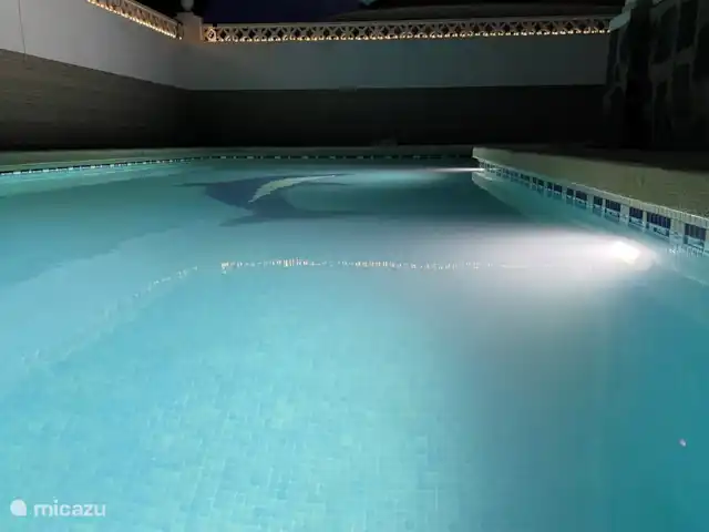 Location de Vacances Espagne, Costa Cálida, Camposol, maison de vacances - Maison heureuse Notre piscine de nuit avec les lumières allumées