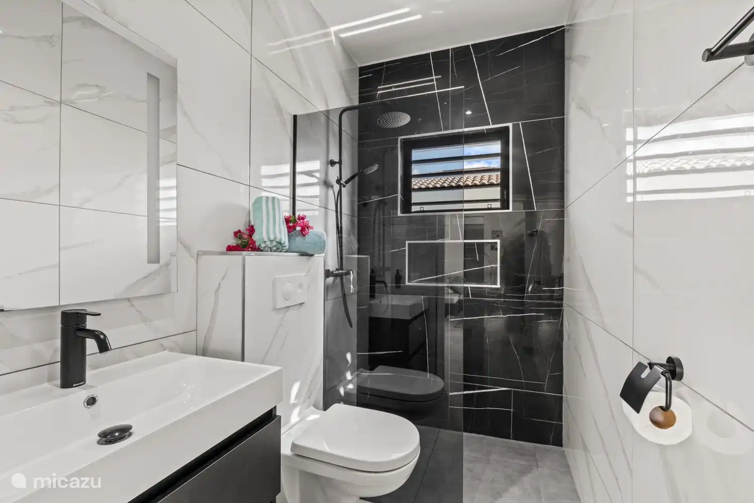 2nd bathroom lying between the 2nd and 3rd bedroom