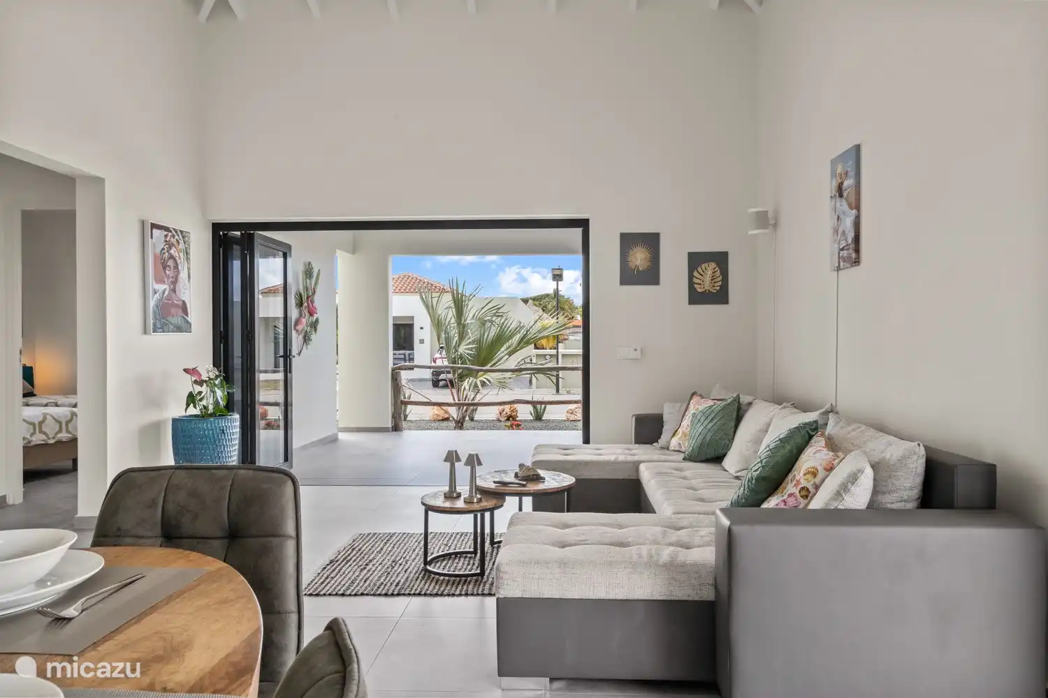 Spacious bright living room