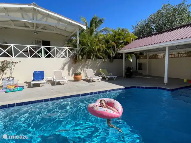 vakantiehuis huren in Curaçao, Banda Ariba (oost), Cas Grandi – Mini resort Kaya Verdi - Blenchi 4p Lekker plonzen in het zwembad