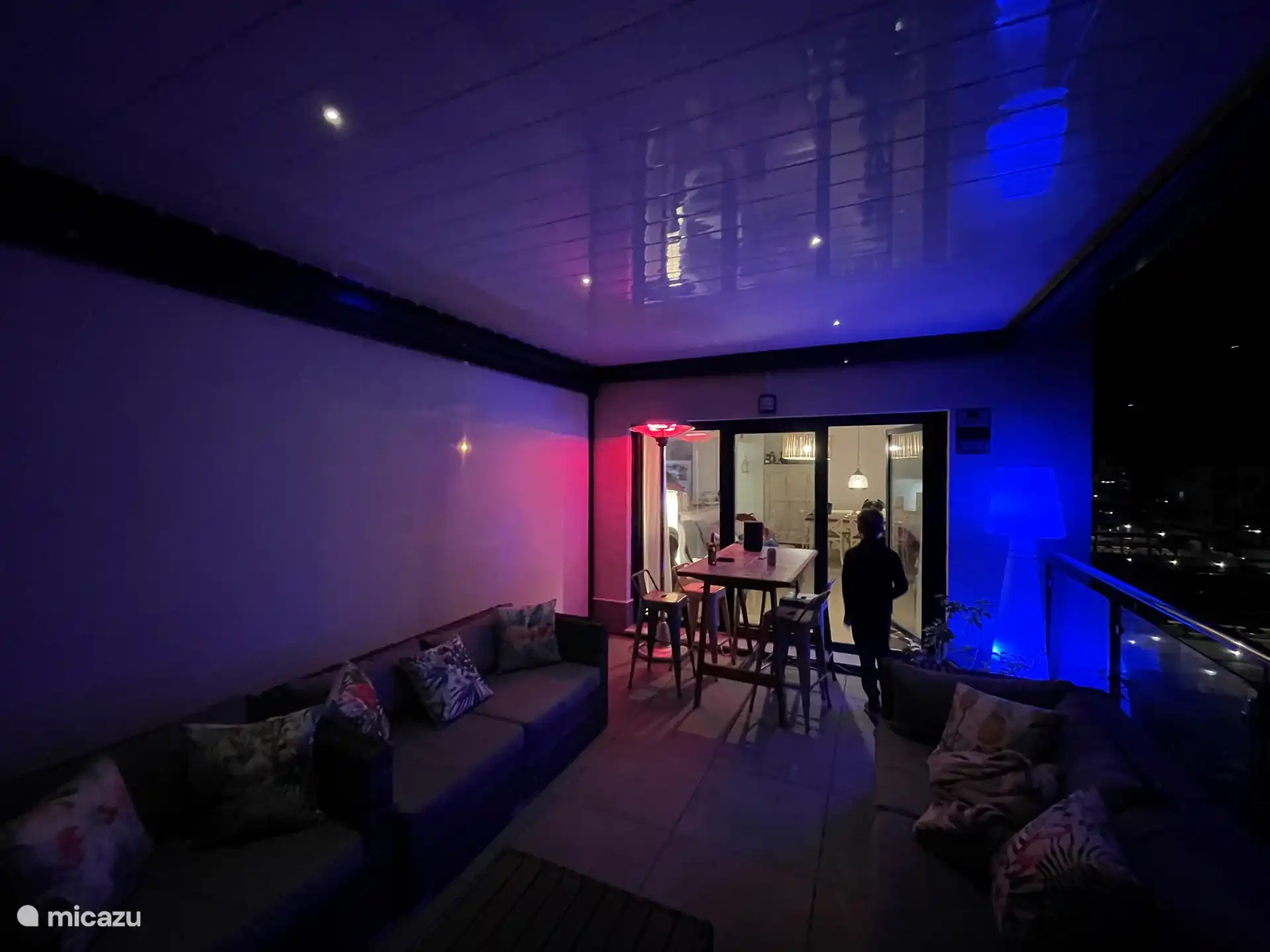 Atmospheric setting in the evening