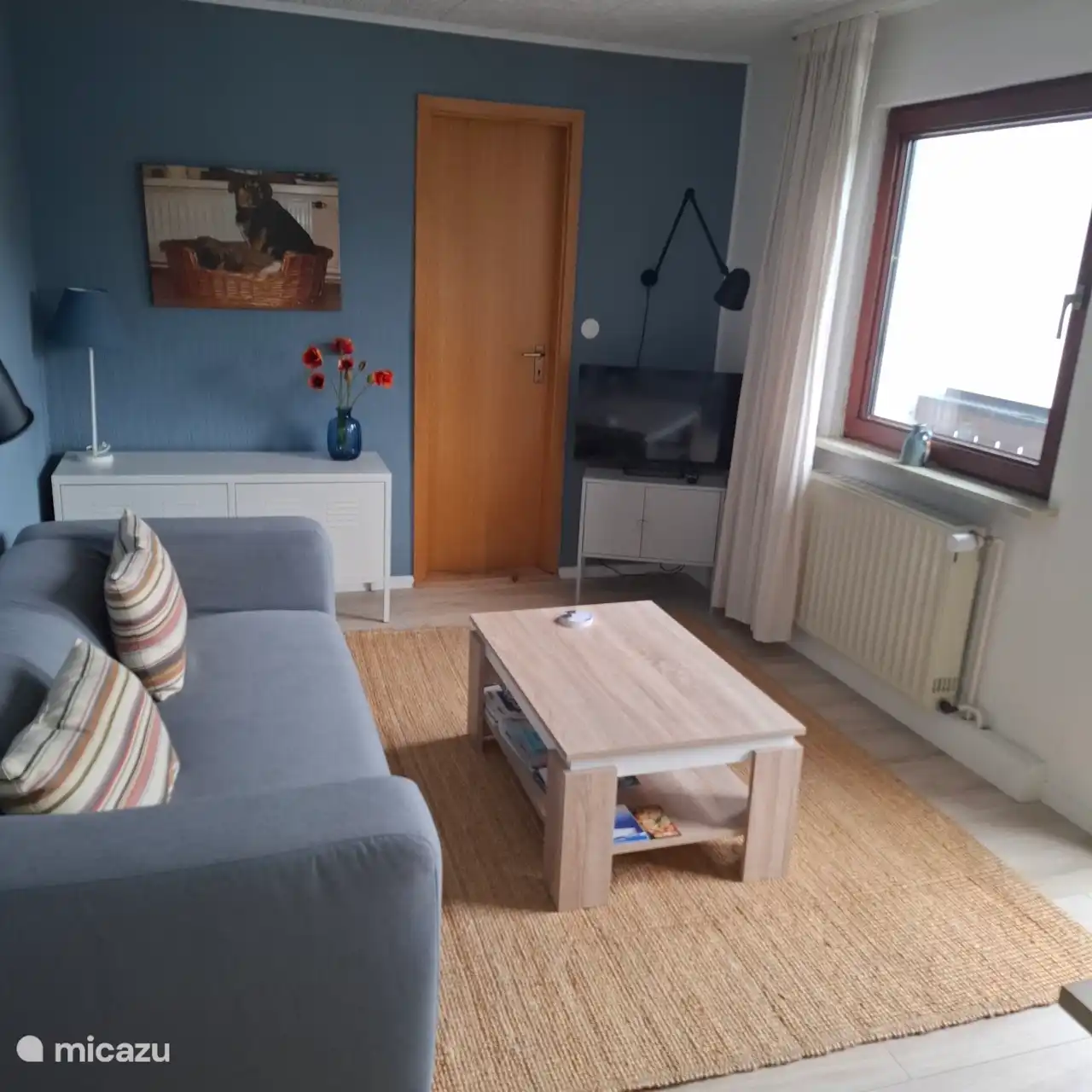 Sitzecke mit Google Smart TV