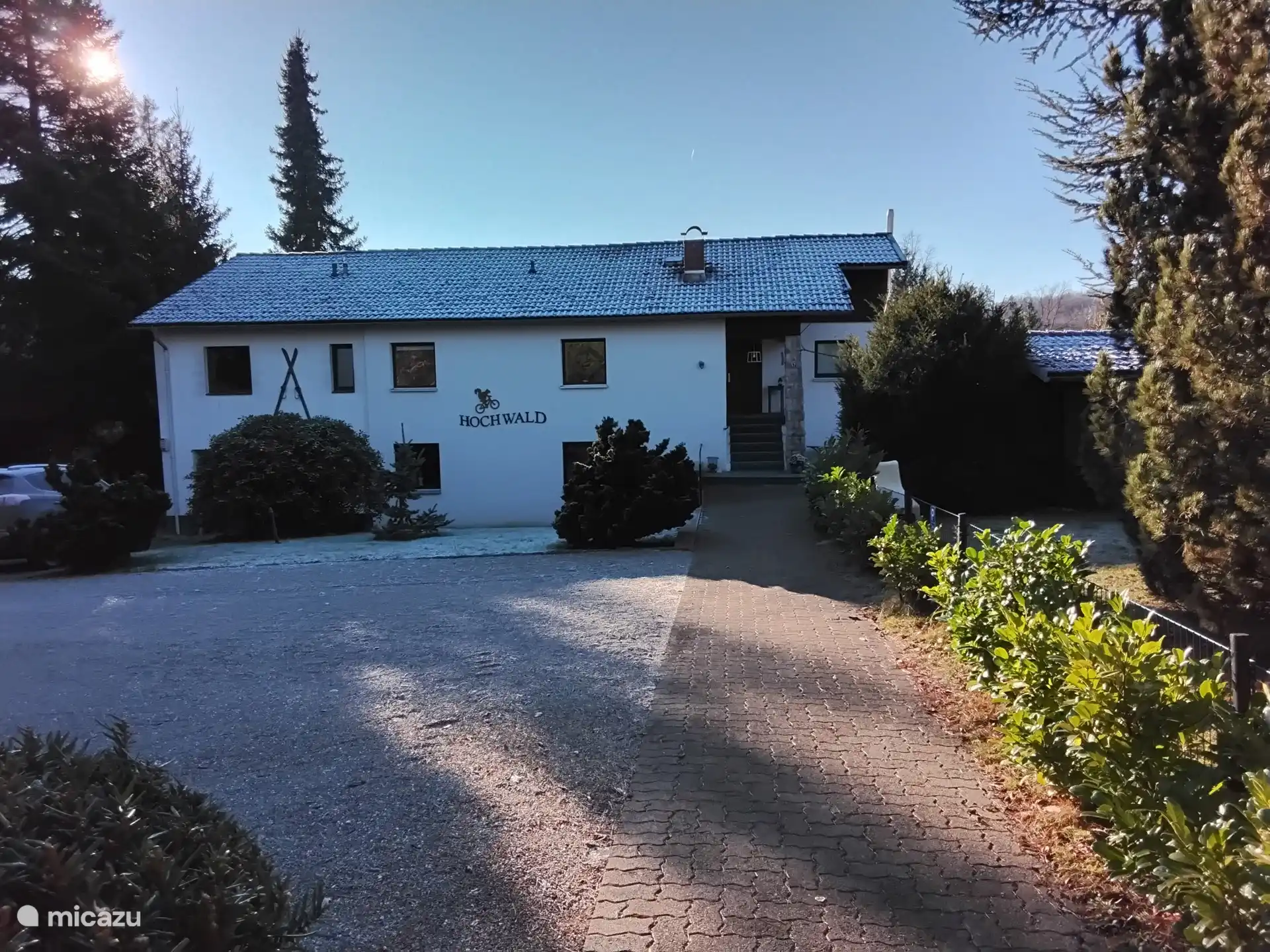 Vorderseite des Hauptgebäudes