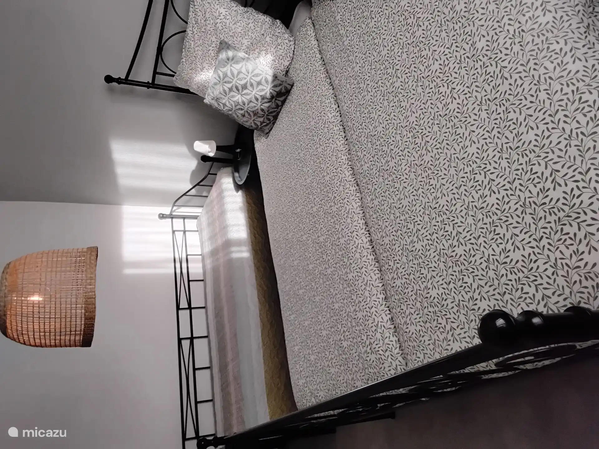 Schlafzimmer für 3 Personen Doppelbett 180 x 200 cm und Einzelbett 90 x 200 cm 