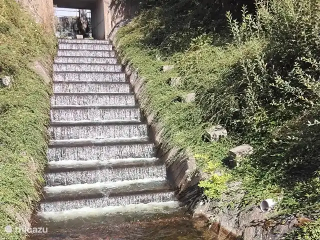 Hochwald Maxi huren in Duitsland, Nedersaksen, Bad Sachsa - appartement Staumauer met uberlauf
smeltwater en regenwater worden verzameld in een meertje, en loopt weg via deze overloop