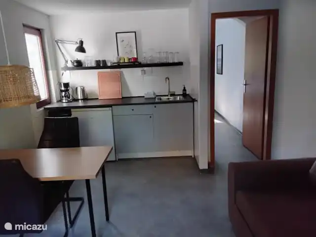 Hochwald Maxi huren in Duitsland, Nedersaksen, Bad Sachsa - appartement overzicht keuken met eethoek