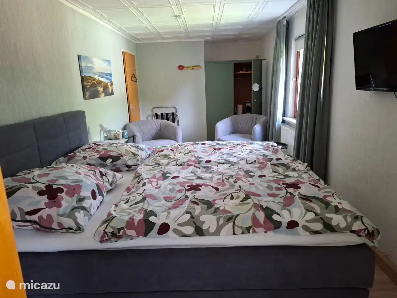 Übersicht Schlafzimmer mit Sitzecke