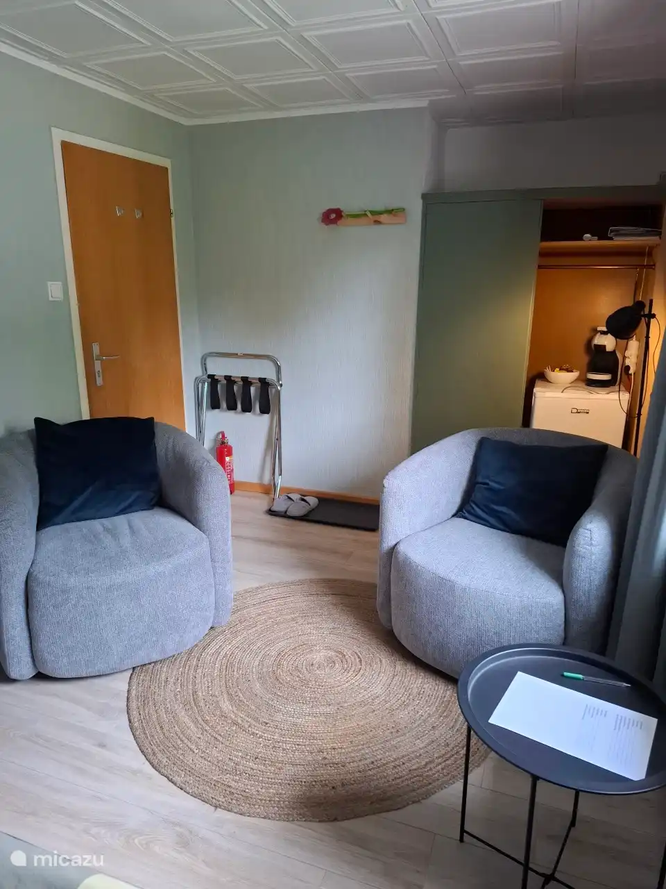 Doppelbett, schöne, entspannende Drehsessel