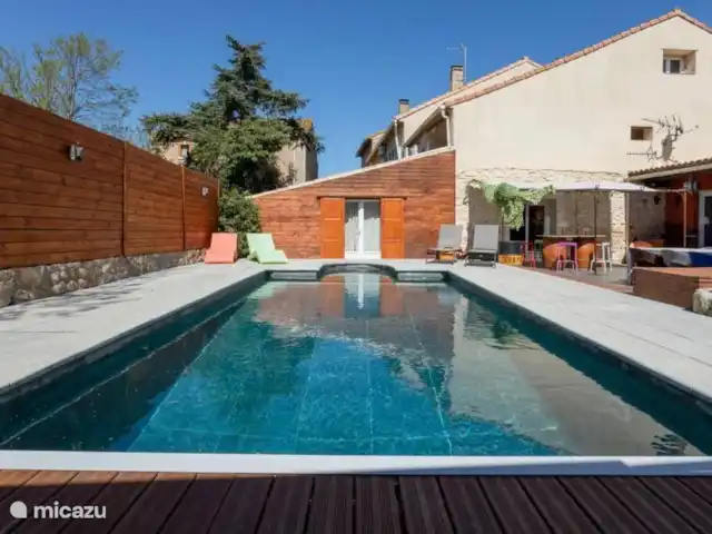 Location de Vacances France, Aude, Narbonne, villa - VILLA MODERNE AVEC PISCINE Un très agréable coin extérieur avec une magnifique piscine