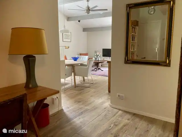 Location de Vacances Pays-Bas, Drenthe, Diever, maison de vacances - Appartement Hoeve a/d Zuurlanderes 1 Vous entrez par le hall/vestibule ici avec une vue sur le salon