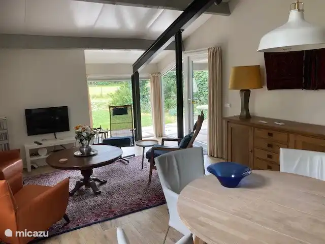 Location de Vacances Pays-Bas, Drenthe, Diever, maison de vacances - Appartement Hoeve a/d Zuurlanderes 1 Le salon de l’autre coin. Le salon dispose d’un ventilateur pour quand il fait vraiment chaud.