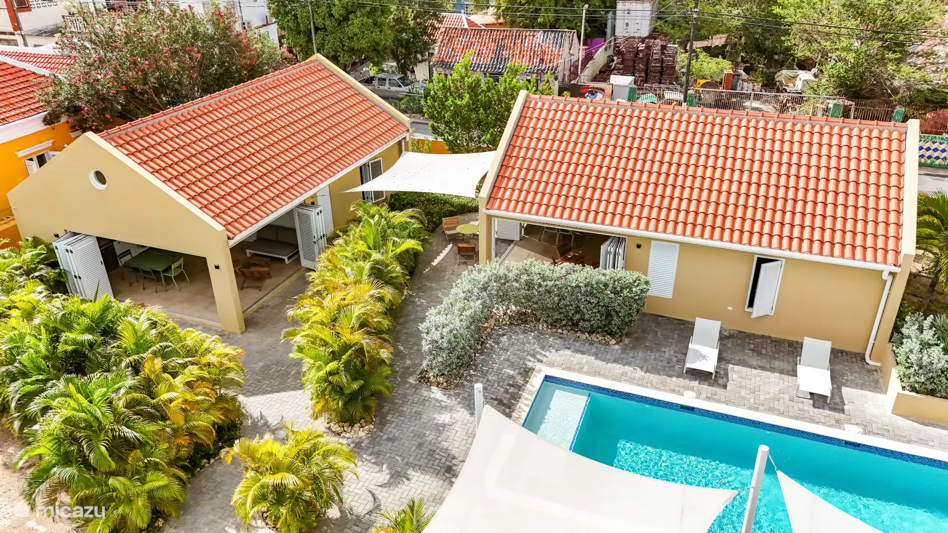 Villa Grandi Estate - zicht op Villa Blenchi en Awa