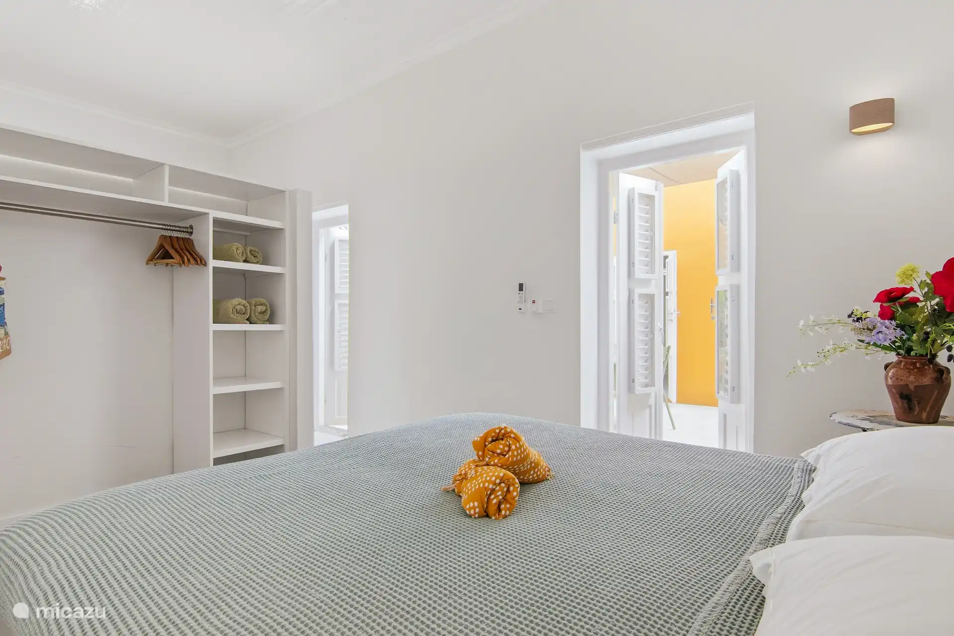 Monumentale stadsvilla - slaapkamer 2 met badkamer ensuite