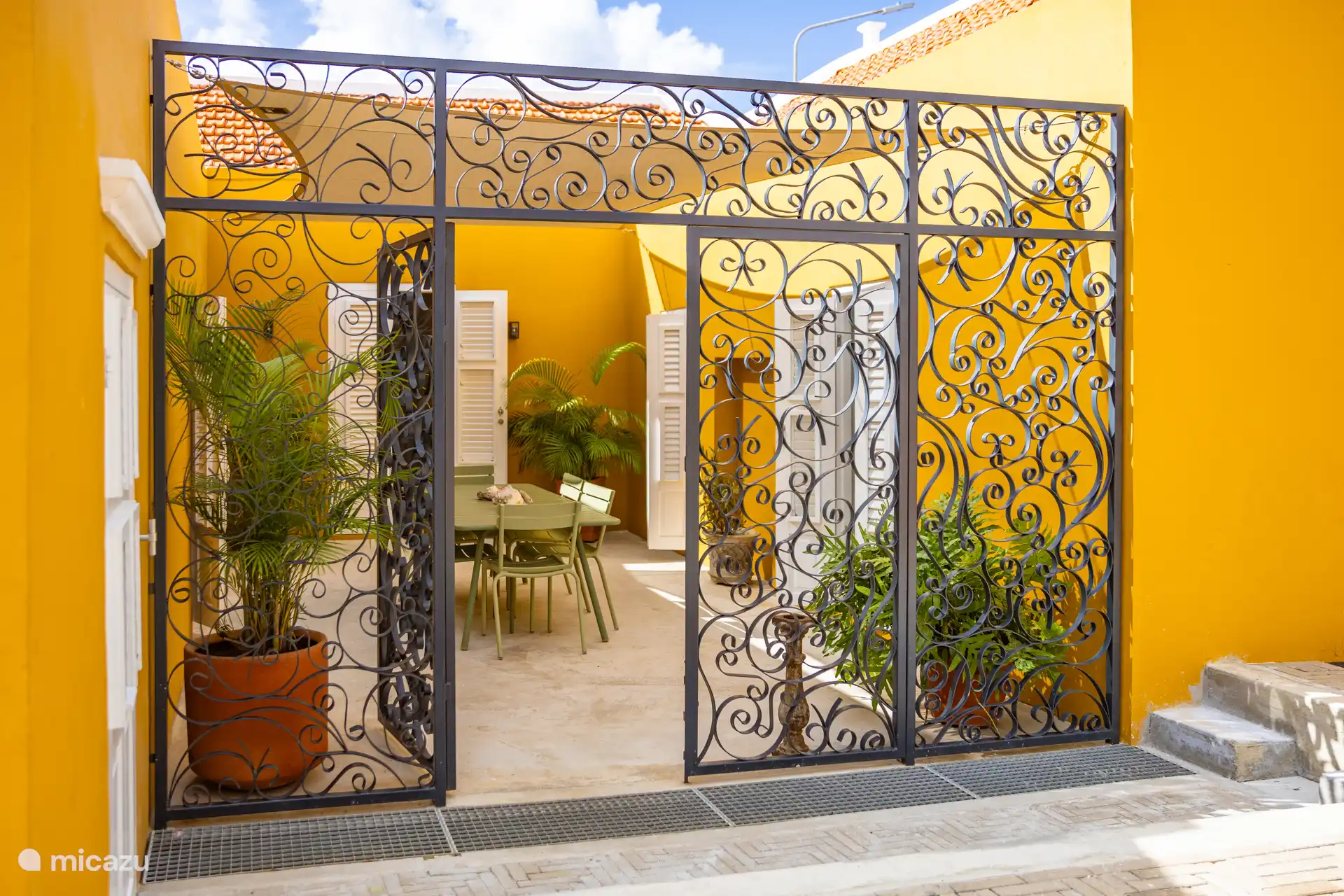 Monumentale stadsvilla - toegang tot binnenplaats achterzijde