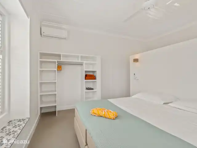 Resort privé Curaçao pour les groupes | Curaçao, Curaçao-Centre, Willemstad - villa Chambre avec climatisation et sommiers tapissiers Eastborn en double agencement ; Emplacement lumineux et calme