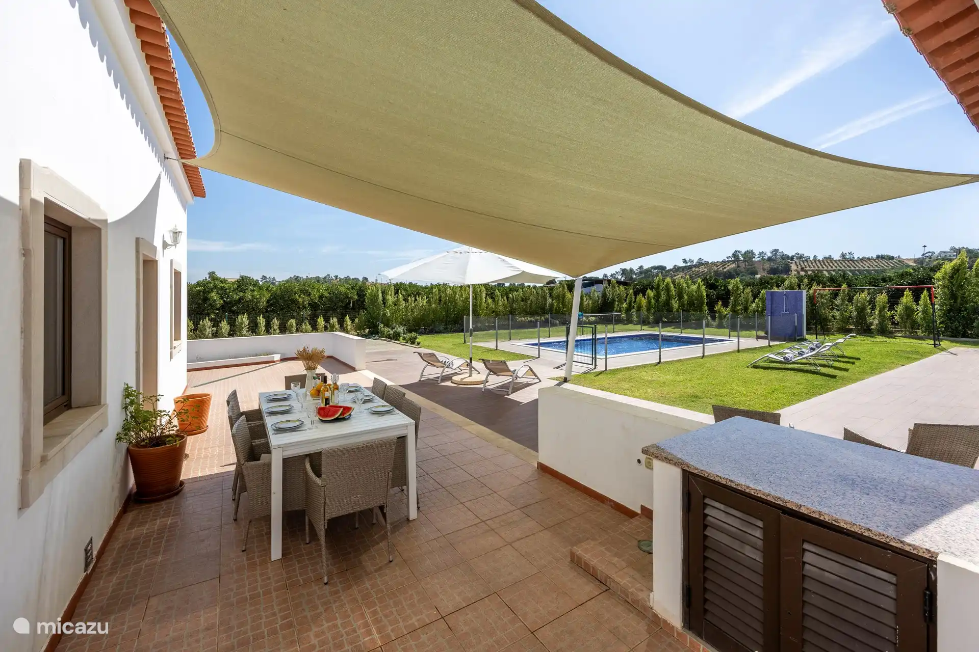 Essbereich mit Außenküche