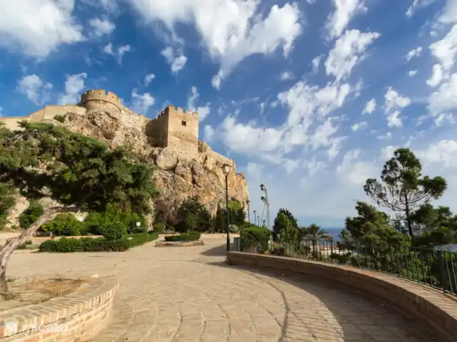 Villa Sonrisa | Espagne, Andalousie, Salobrena - villa Le château maure qui est magnifiquement éclairé la nuit