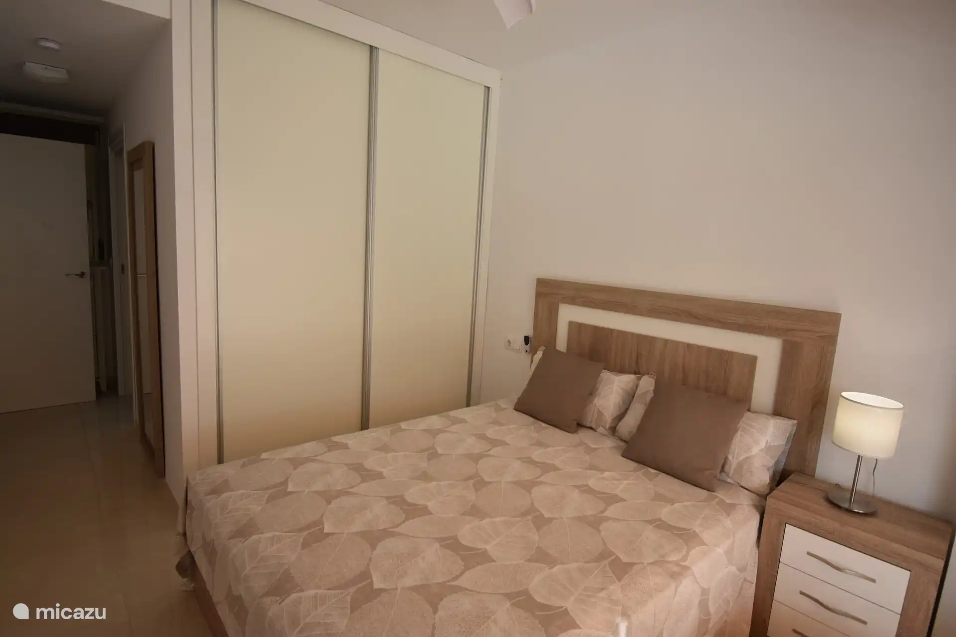 slaapkamer met directe toegang naar het terras