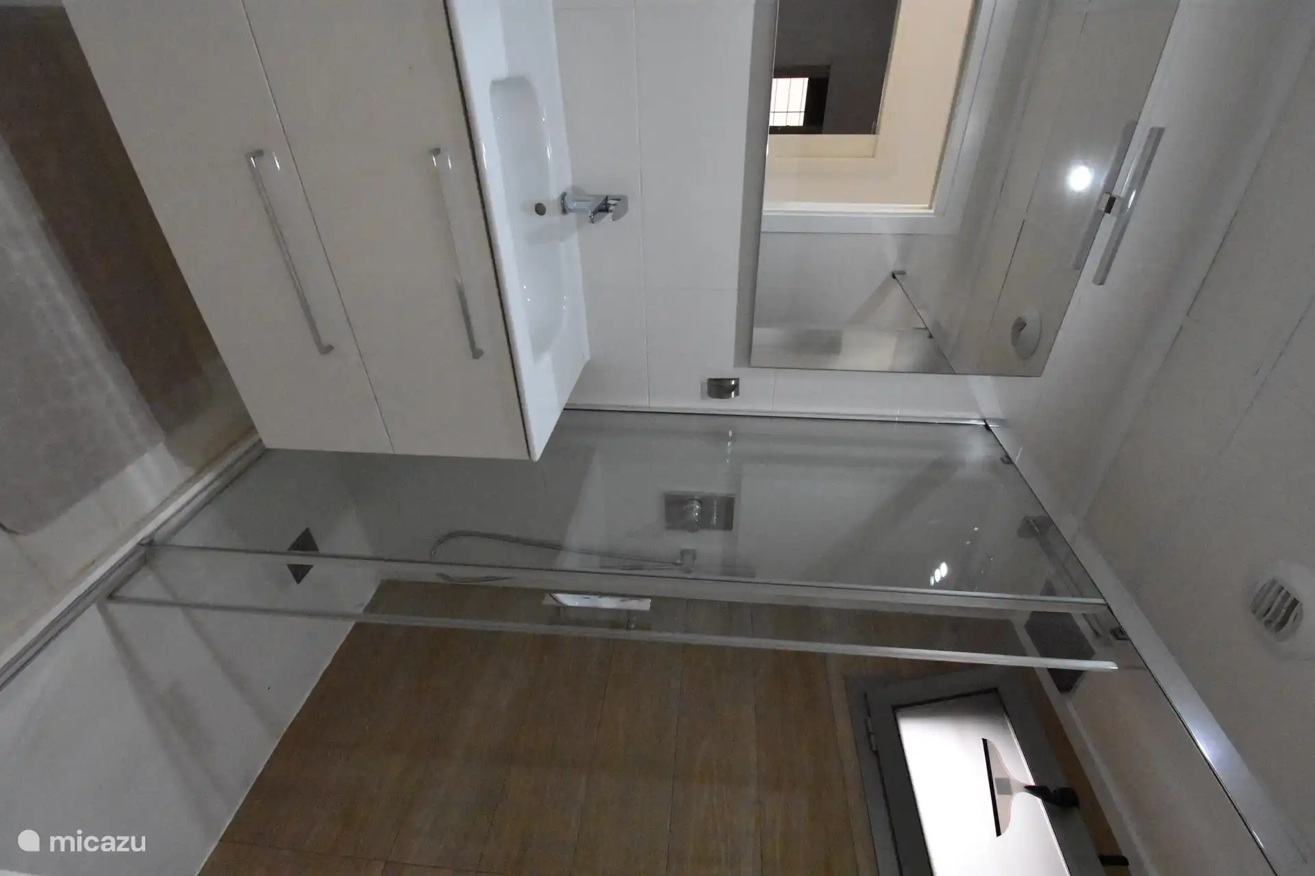 gastenbadkamer met inloopdouche