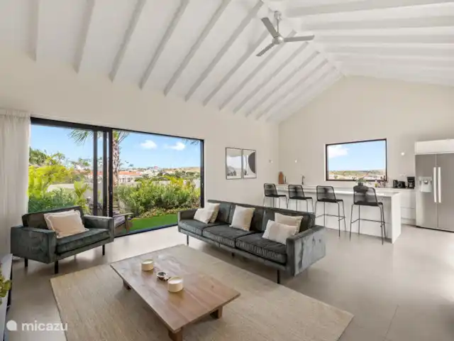 Casa Jan Sofat 57 | Curaçao, Banda Ariba (est), Jan Sofat - appartement Cuisine et salon modernes spacieux