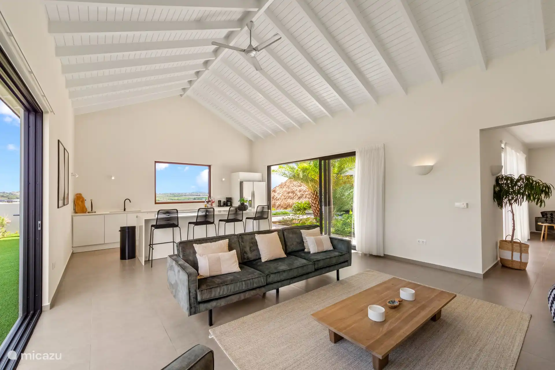 Ruime woonkamer en keuken