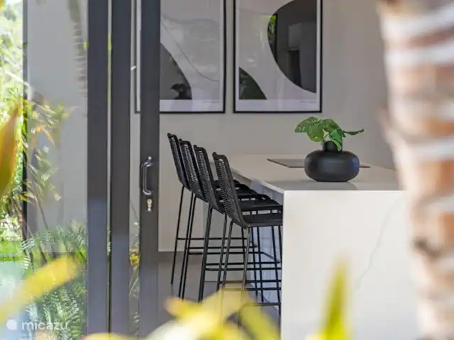 Casa Jan Sofat 57 | Curaçao, Banda Ariba (est), Jan Sofat - appartement Bar à la cuisine