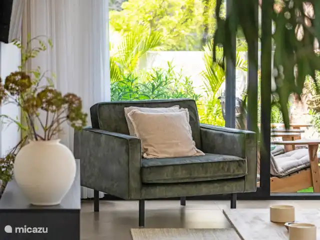 Casa Jan Sofat 57 | Curaçao, Banda Ariba (est), Jan Sofat - appartement Chaise dans le salon