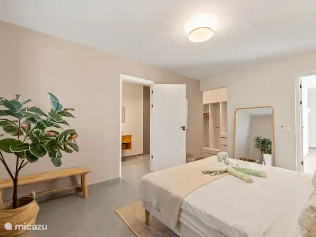 Casa Jan Sofat 57 | Curaçao, Banda Ariba (est), Jan Sofat - appartement Chambre 1 avec lit double, une/, salle de bain et dressing