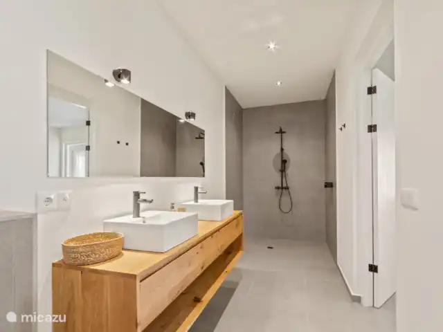 Casa Jan Sofat 57 | Curaçao, Banda Ariba (est), Jan Sofat - appartement Salle de bain dans la chambre 2 avec douche à effet pluie