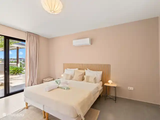Casa Jan Sofat 57 | Curaçao, Banda Ariba (est), Jan Sofat - appartement Chambre de jardin 1 avec lit double, climatisation et salle de bain