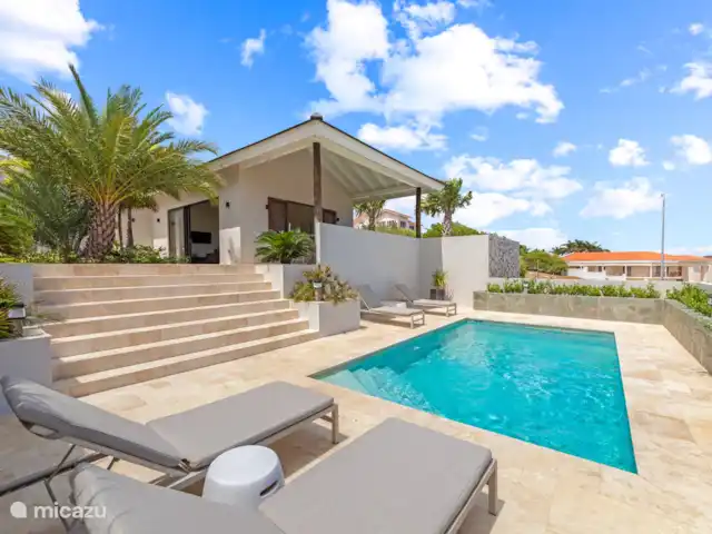 Casa Jan Sofat 57 | Curaçao, Banda Ariba (est), Jan Sofat - appartement Piscine avec de jolis transats
