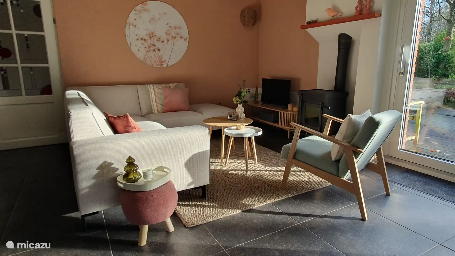 Gemütliche Sitzecke für 8 Personen.