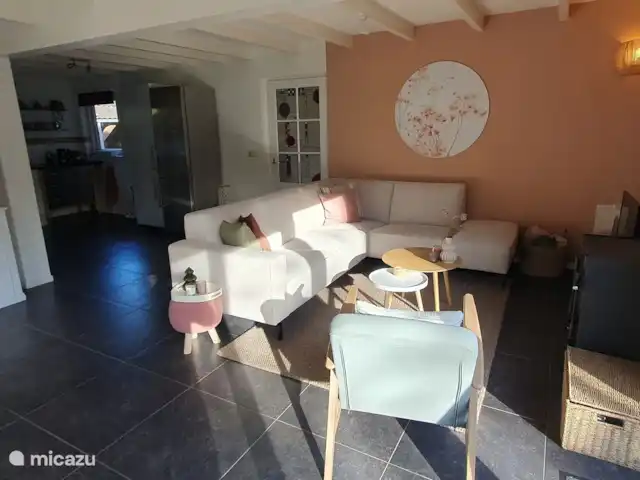 Chalet L’Oiseau Chanceux | Pays-Bas, Drenthe, Zorgvlied - maison de vacances Coin salon confortable pour 8 personnes.