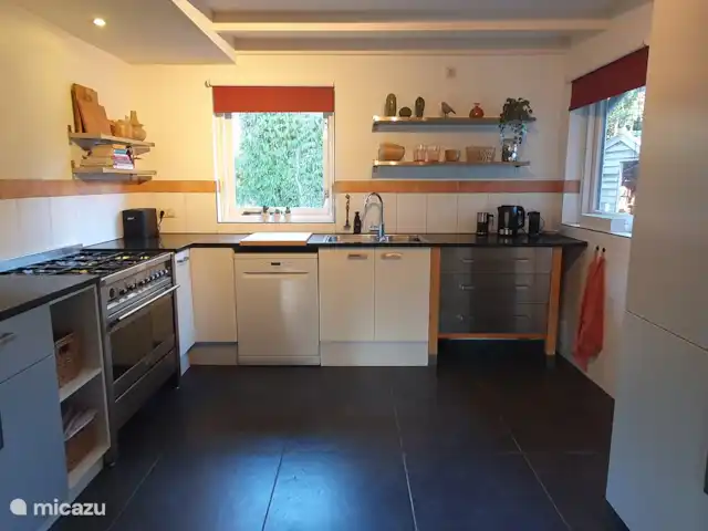 Chalet L’Oiseau Chanceux | Pays-Bas, Drenthe, Zorgvlied - maison de vacances Cuisine avec tout ce dont vous avez besoin pour un repas délicieux.