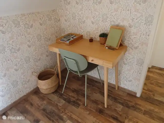 Chalet L’Oiseau Chanceux | Pays-Bas, Drenthe, Zorgvlied - maison de vacances Hall avec bureau au 1er étage.