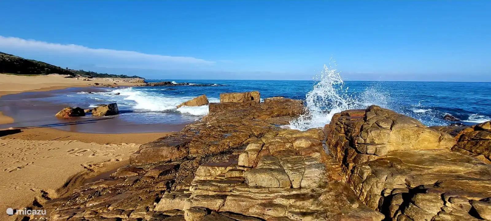Direkter Zugang zum Strand durch die Tür im Tor, Strand ist nur 15 Meter vom Garten entfernt 
