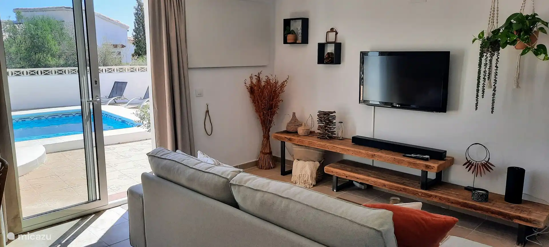 coin salon de la salle studio avec la télévision incl. 60 chaînes espagnoles, Prime TV et Youtube.