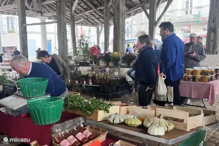 Marché à Villebois