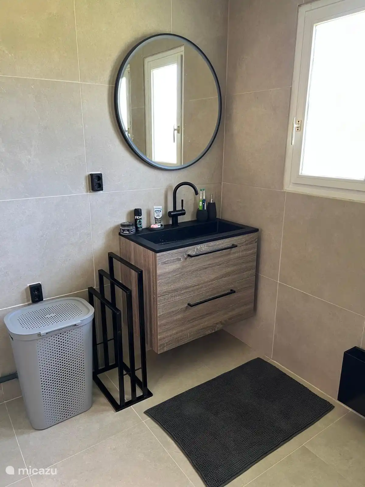Renoviertes Badezimmer mit 2. WC