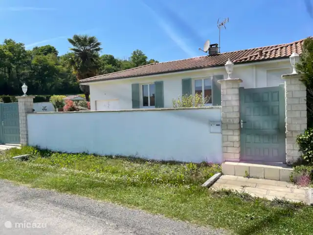 Maison Fame  huren in Frankrijk, Dordogne, Champagne-et-Fontaine - vakantiehuis Voorkant woning