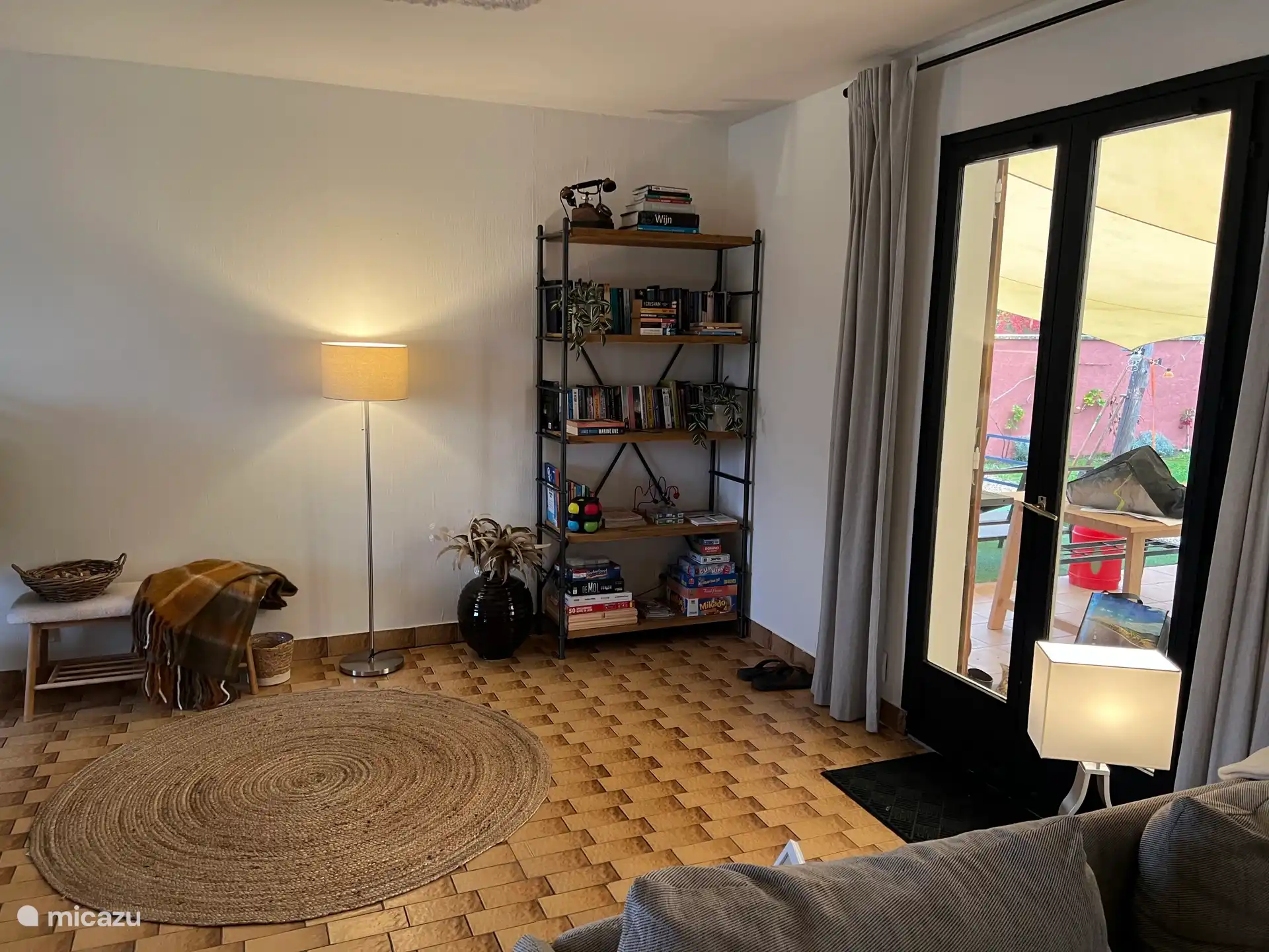 Veel boeken en spelletjes aanwezig